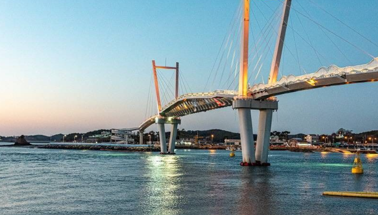 백사장항 꽃게 다리 풍경