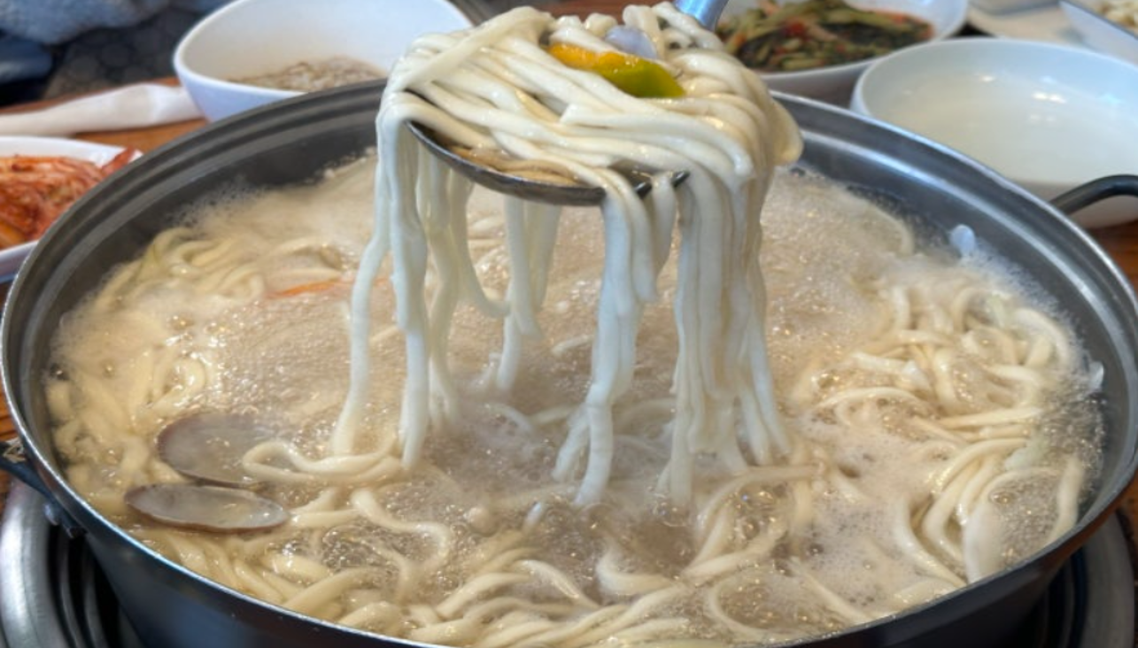 바지락 칼국수와 왕만두